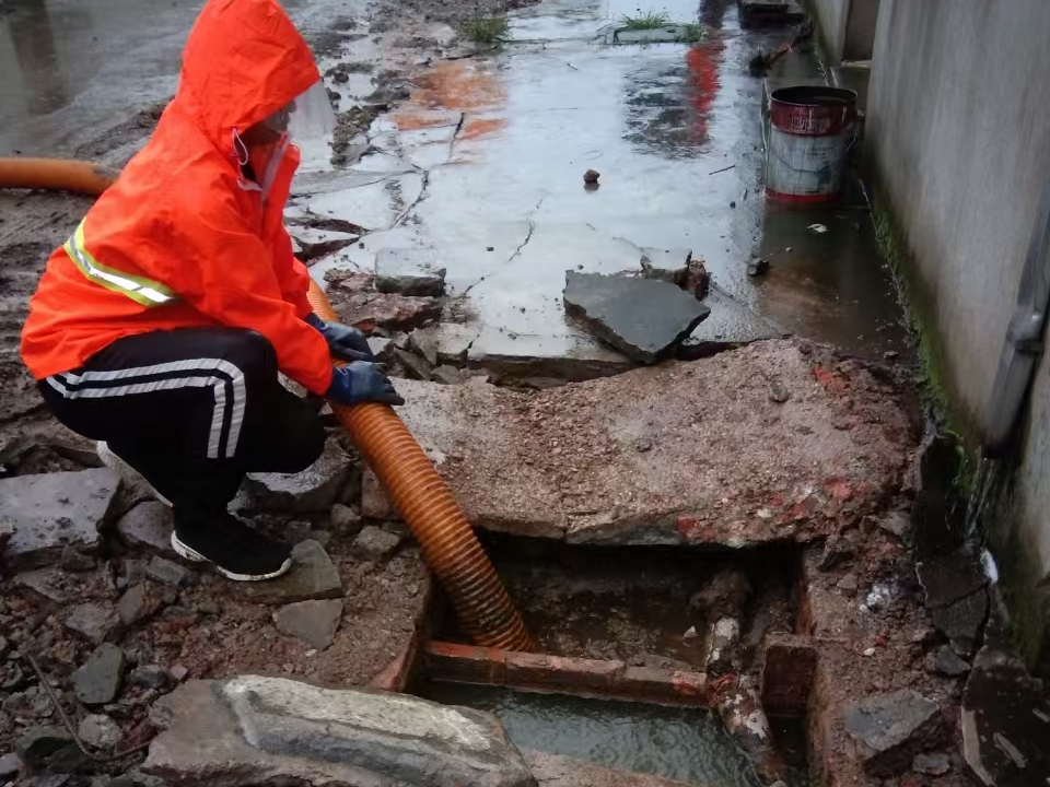 汾西专业清理污水池 炜誉市政以规范流程守护城市 “肠道”