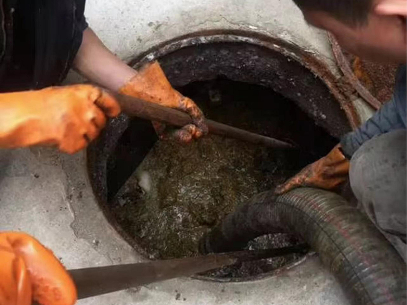 汾西清理化粪池时如何避免沼气的危害?